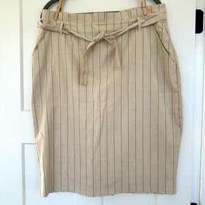 Banana Republic Pencil Skirt. Cream with navy pin stripes. Size 14.